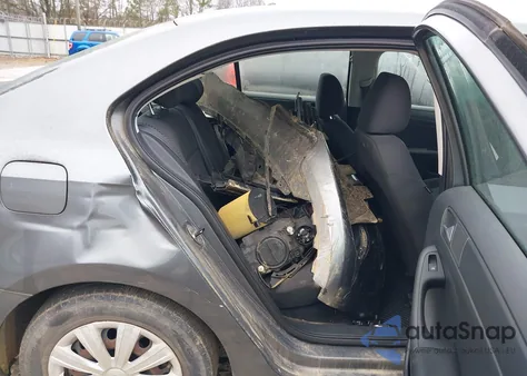 2013 Volkswagen Jetta 2.0L S z USA, uszkodzony, nr VIN 3VW2K7AJ5DM241118